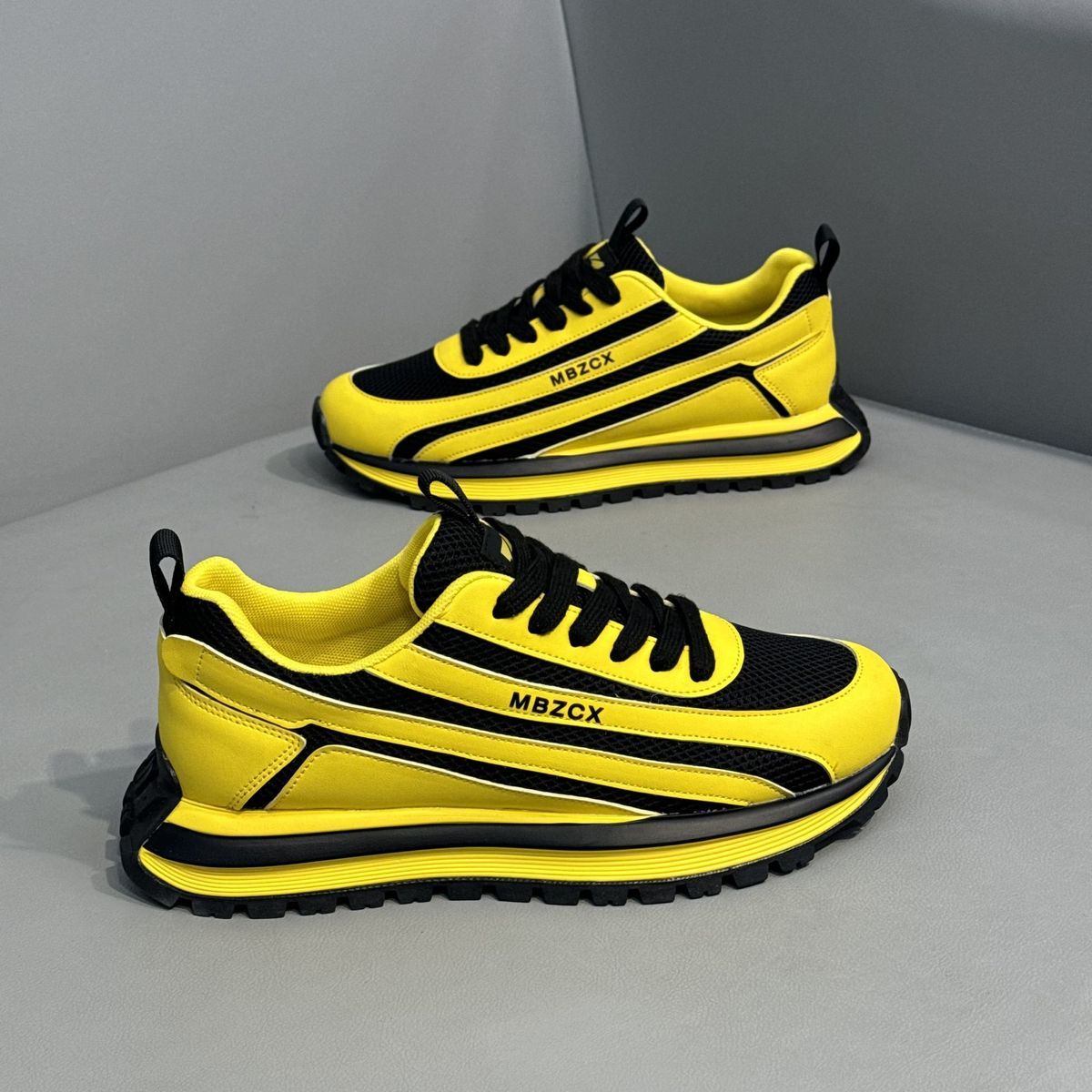 Sports Equipment Brand - Męskie sportowe buty do biegania z